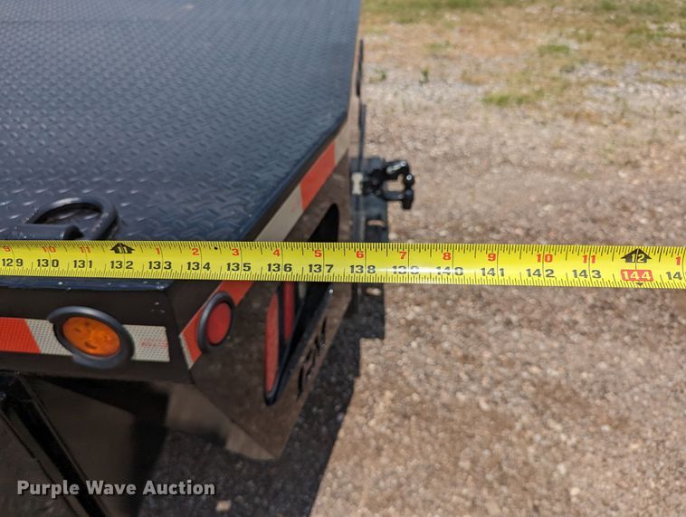 image for item LM9789 2015 Ford F350 Super Duty  flatbed pickup truck