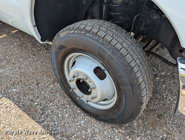 image for item LM9789 2015 Ford F350 Super Duty  flatbed pickup truck