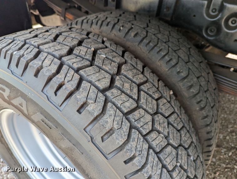 image for item LM9789 2015 Ford F350 Super Duty  flatbed pickup truck