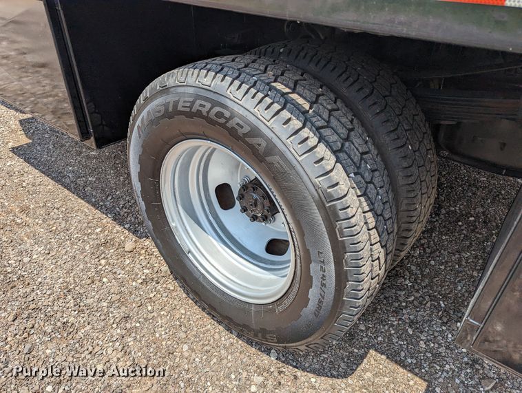 image for item LM9789 2015 Ford F350 Super Duty  flatbed pickup truck