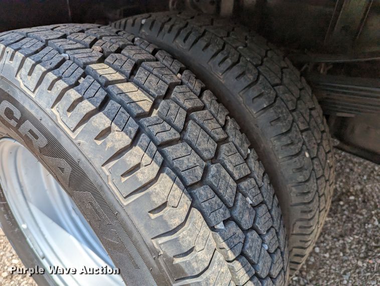 image for item LM9789 2015 Ford F350 Super Duty  flatbed pickup truck