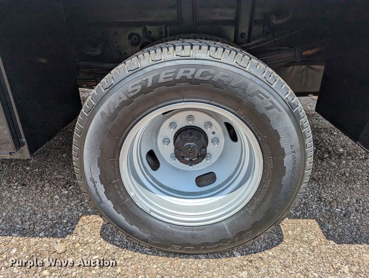 image for item LM9789 2015 Ford F350 Super Duty  flatbed pickup truck