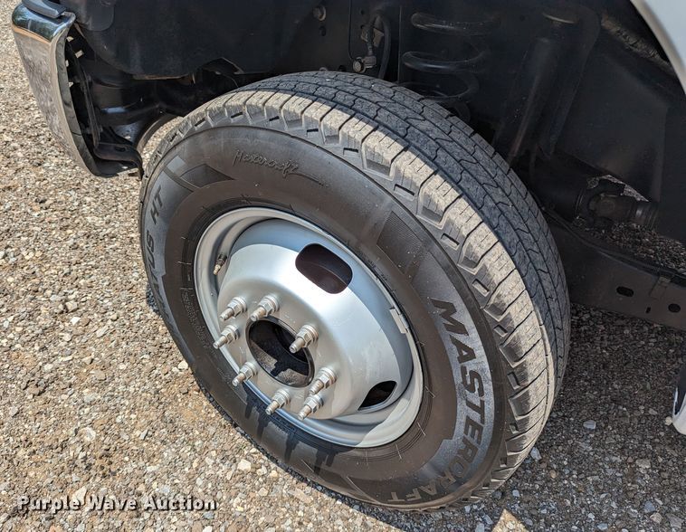 image for item LM9789 2015 Ford F350 Super Duty  flatbed pickup truck