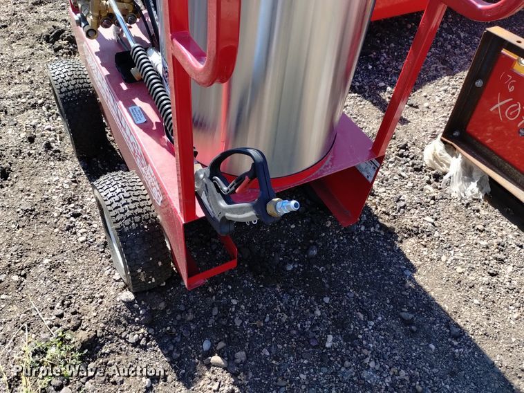 image for item LN9858 Magnum  GS18 pressure washer