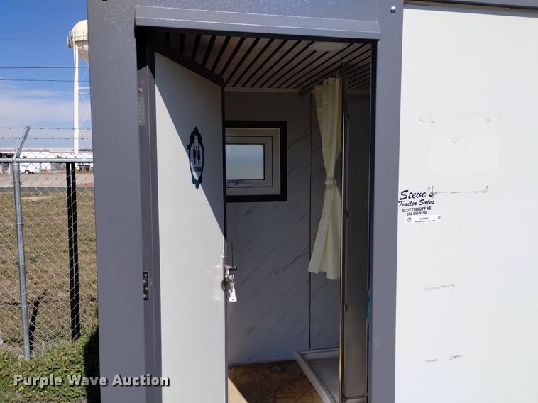 image for item LN9861 Portable restroom 