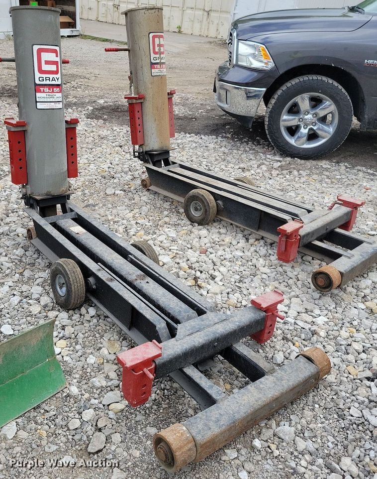 image for item LO9820 Gray TSJ 55  truck jack