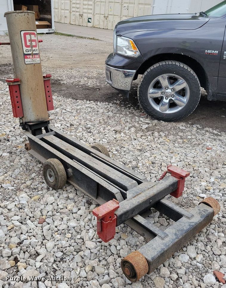 image for item LO9821 Gray TSJ 55  truck jack