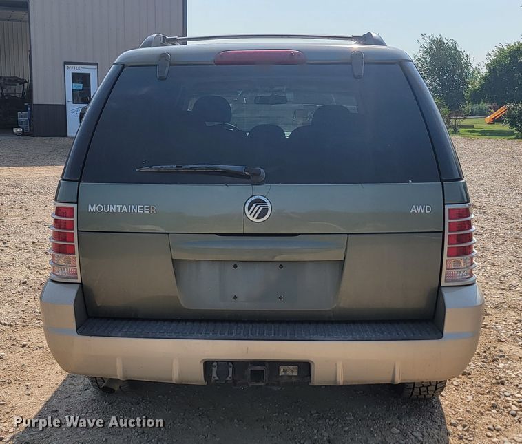 image for item LQ9262 2004 Mercury Mountaineer  SUV