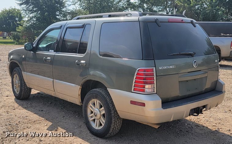 image for item LQ9262 2004 Mercury Mountaineer  SUV