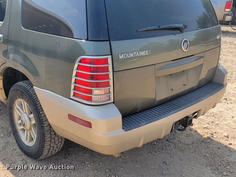 image for item LQ9262 2004 Mercury Mountaineer  SUV