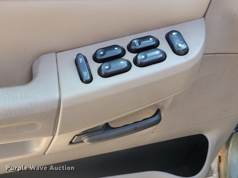 image for item LQ9262 2004 Mercury Mountaineer  SUV