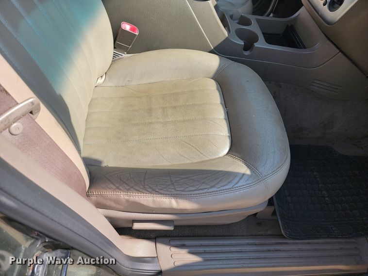 image for item LQ9262 2004 Mercury Mountaineer  SUV