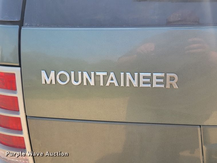 image for item LQ9262 2004 Mercury Mountaineer  SUV