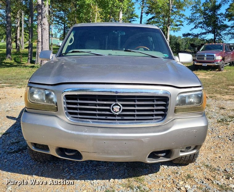 image for item LS9743 2000 Cadillac Escalade  SUV