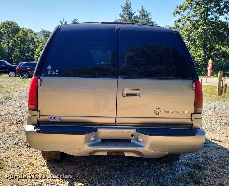 image for item LS9743 2000 Cadillac Escalade  SUV