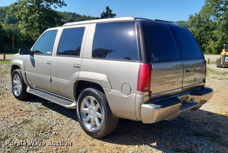 image for item LS9743 2000 Cadillac Escalade  SUV