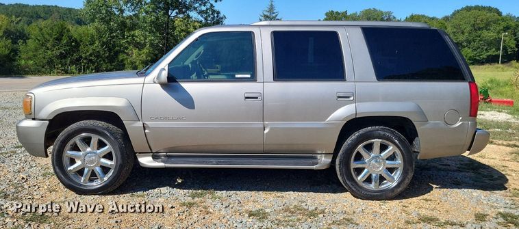 image for item LS9743 2000 Cadillac Escalade  SUV