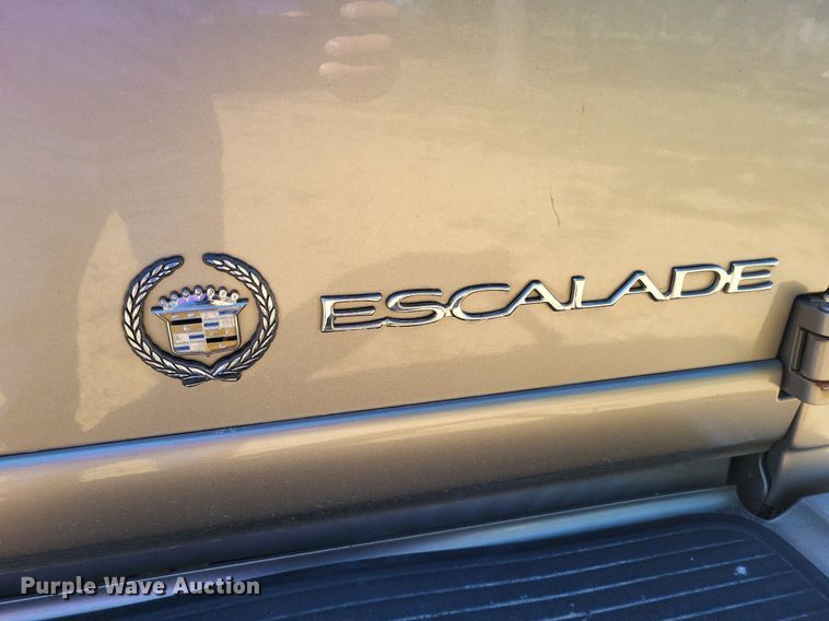 image for item LS9743 2000 Cadillac Escalade  SUV