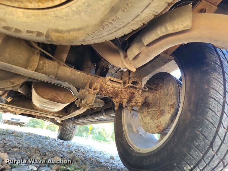 image for item LS9743 2000 Cadillac Escalade  SUV