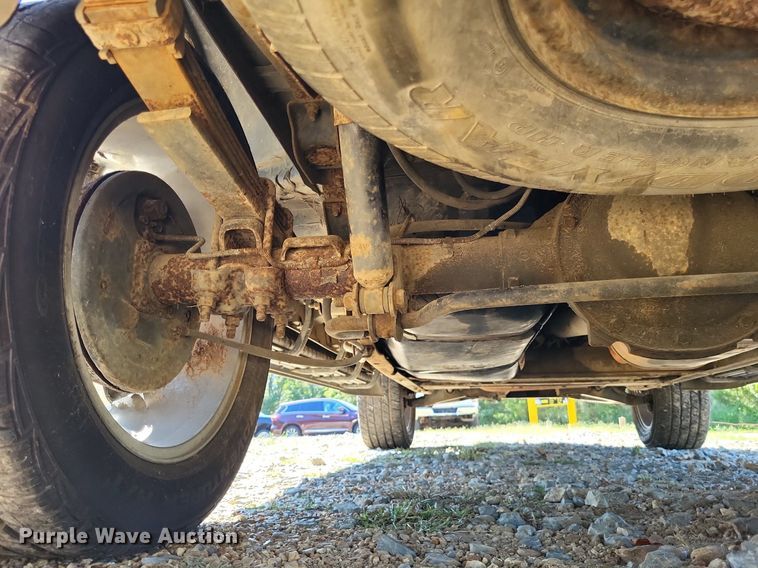 image for item LS9743 2000 Cadillac Escalade  SUV