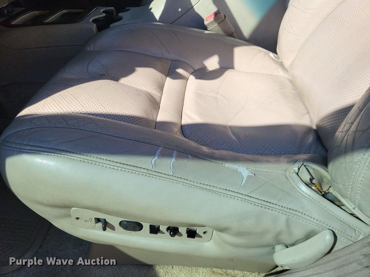 image for item LS9743 2000 Cadillac Escalade  SUV