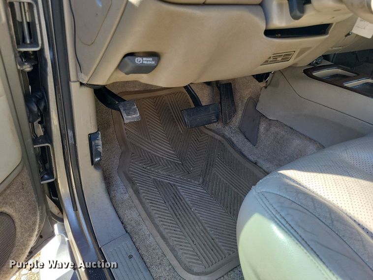 image for item LS9743 2000 Cadillac Escalade  SUV