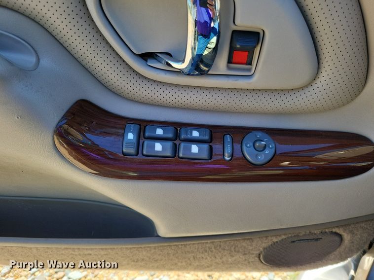 image for item LS9743 2000 Cadillac Escalade  SUV