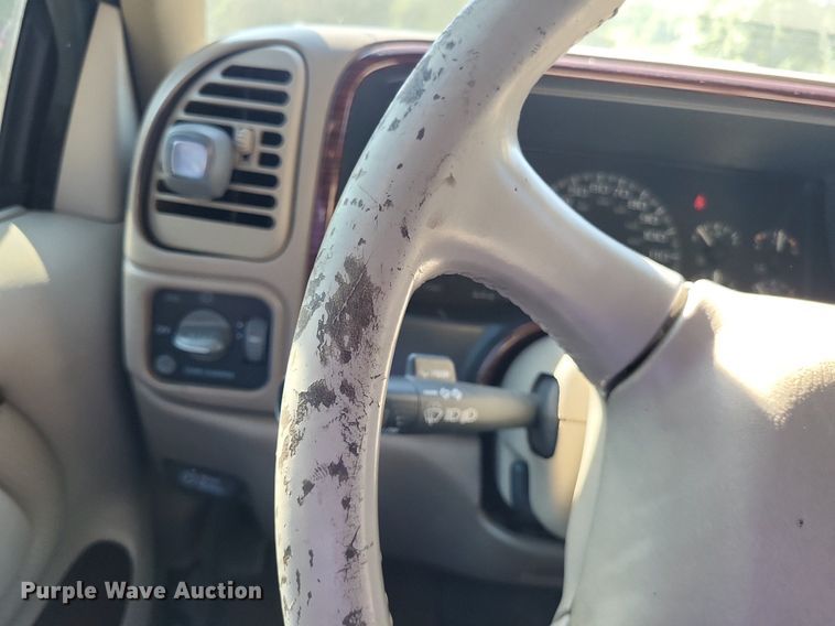 image for item LS9743 2000 Cadillac Escalade  SUV