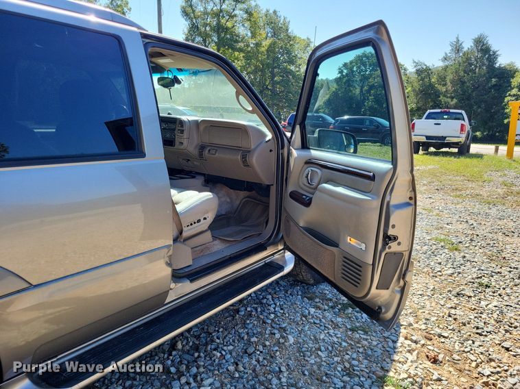 image for item LS9743 2000 Cadillac Escalade  SUV