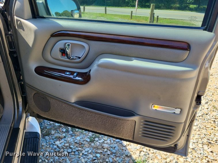 image for item LS9743 2000 Cadillac Escalade  SUV