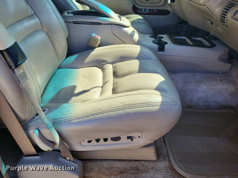 image for item LS9743 2000 Cadillac Escalade  SUV