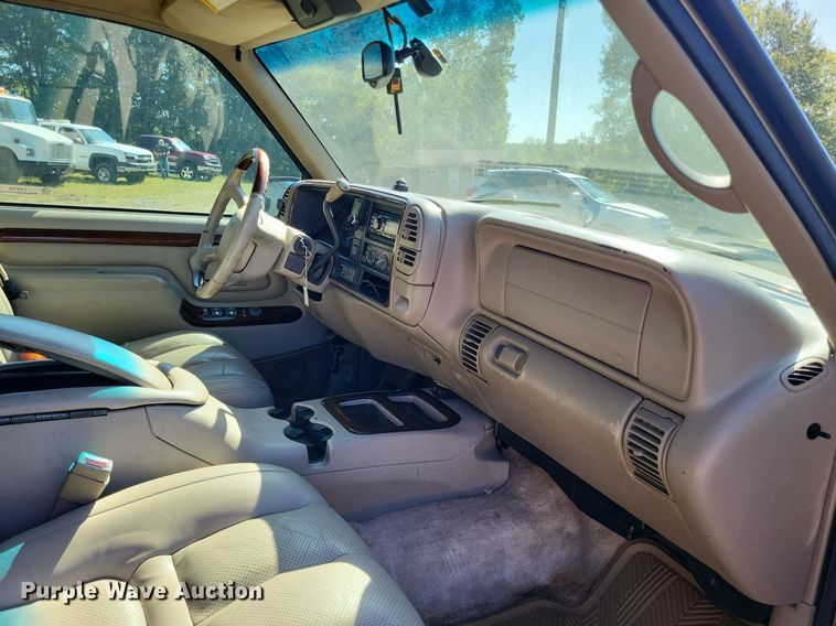 image for item LS9743 2000 Cadillac Escalade  SUV