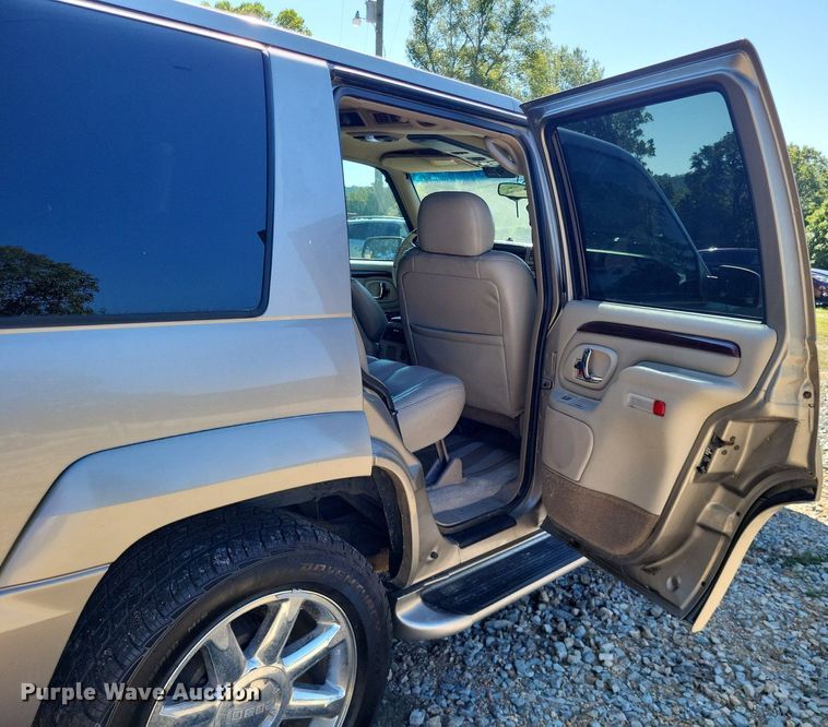 image for item LS9743 2000 Cadillac Escalade  SUV