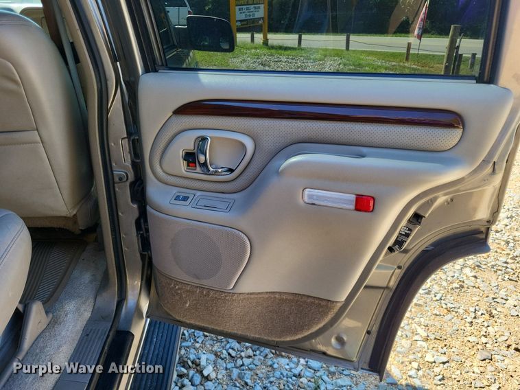 image for item LS9743 2000 Cadillac Escalade  SUV