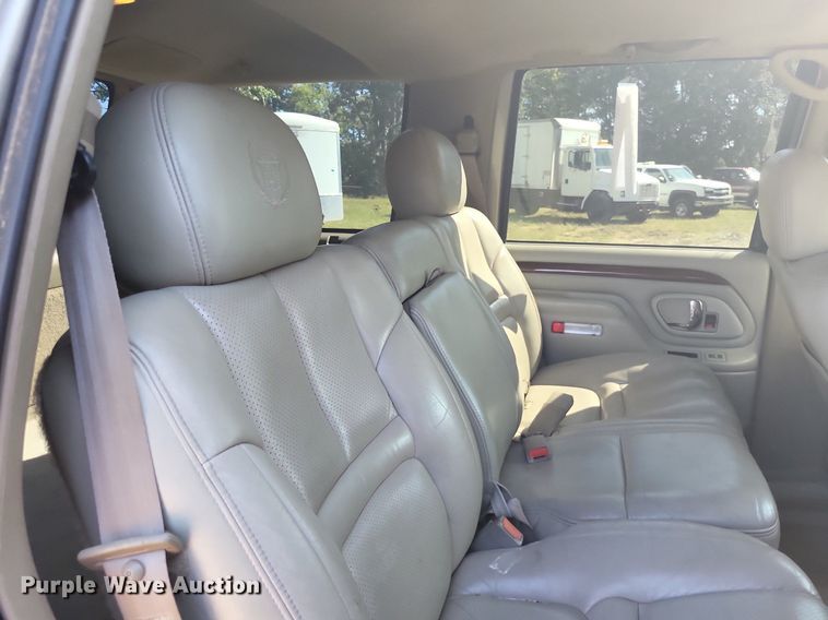 image for item LS9743 2000 Cadillac Escalade  SUV