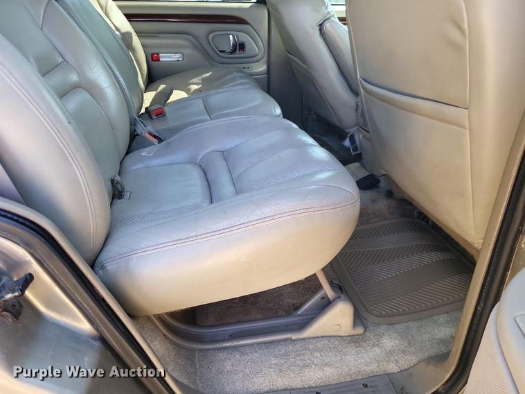 image for item LS9743 2000 Cadillac Escalade  SUV