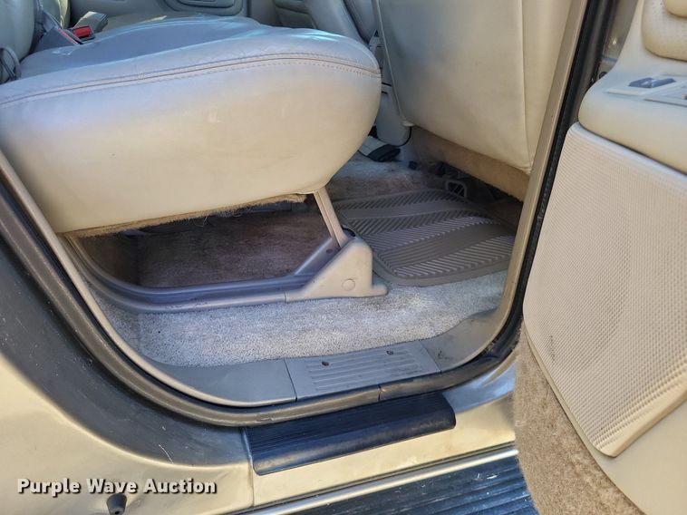 image for item LS9743 2000 Cadillac Escalade  SUV