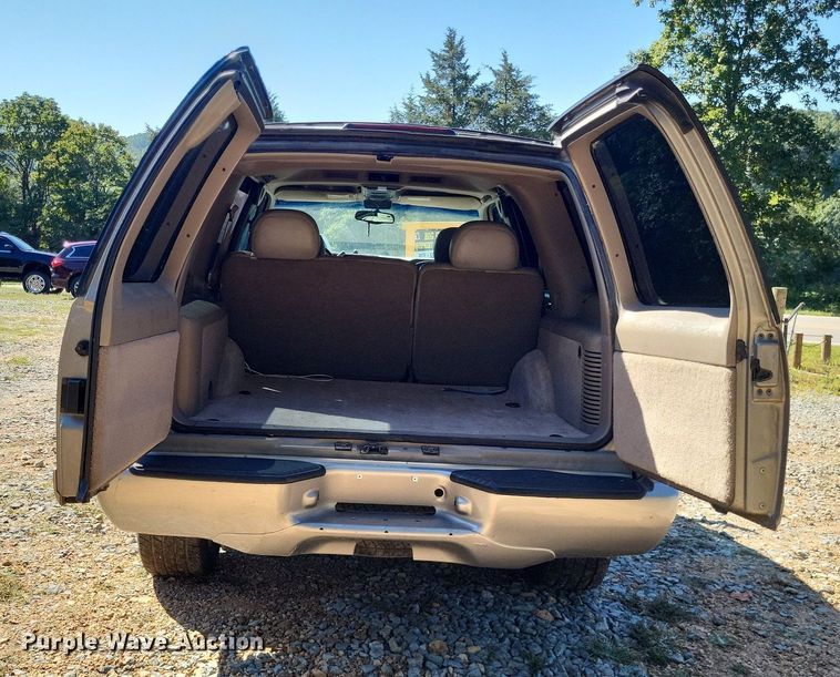 image for item LS9743 2000 Cadillac Escalade  SUV