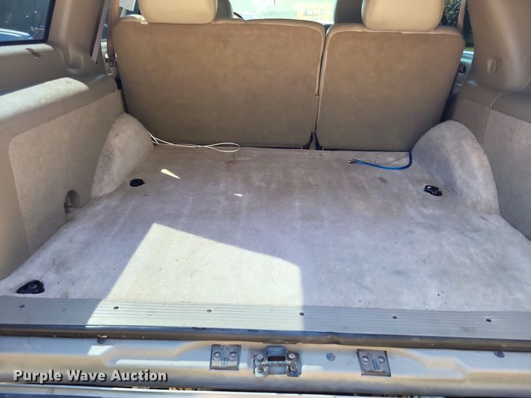 image for item LS9743 2000 Cadillac Escalade  SUV