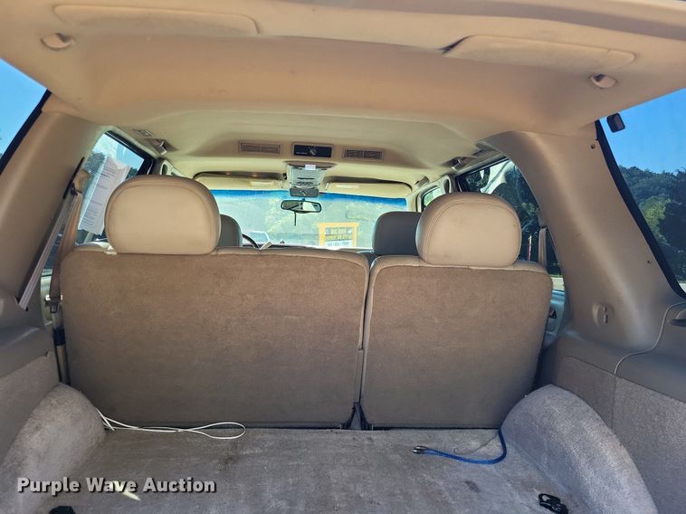 image for item LS9743 2000 Cadillac Escalade  SUV