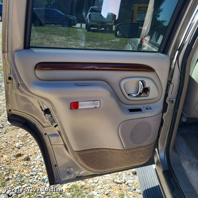 image for item LS9743 2000 Cadillac Escalade  SUV