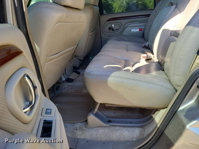 image for item LS9743 2000 Cadillac Escalade  SUV