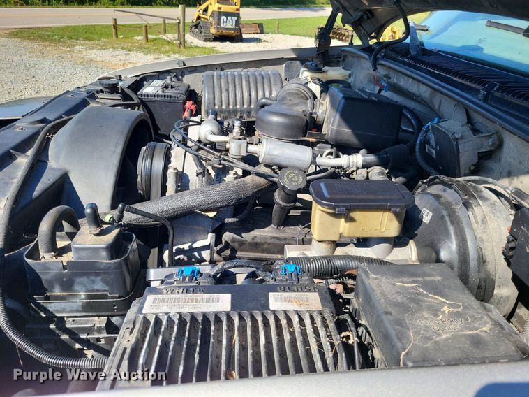 image for item LS9743 2000 Cadillac Escalade  SUV