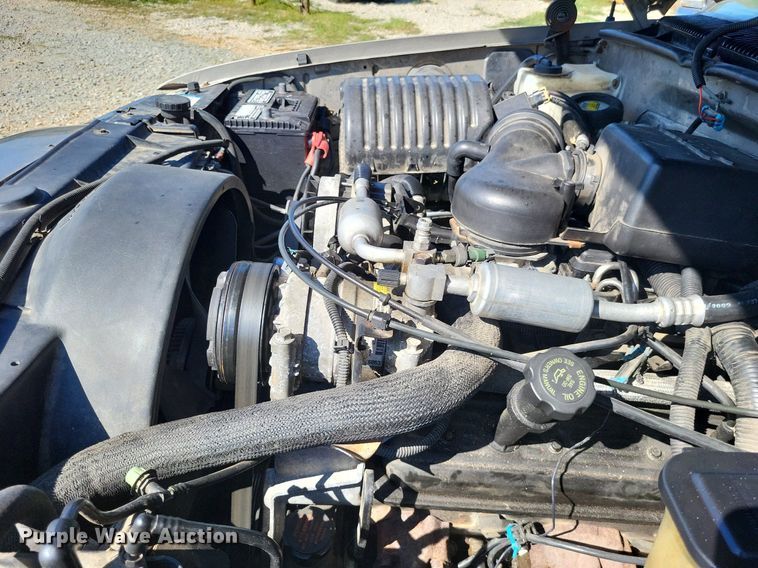 image for item LS9743 2000 Cadillac Escalade  SUV