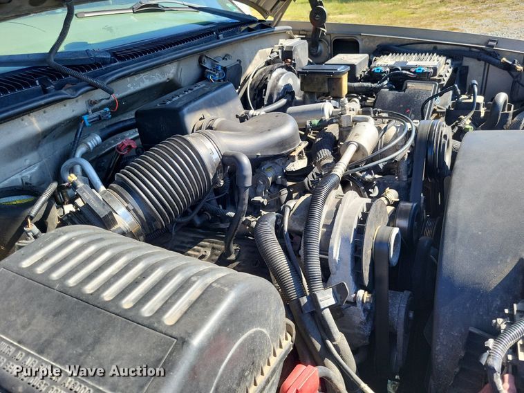 image for item LS9743 2000 Cadillac Escalade  SUV