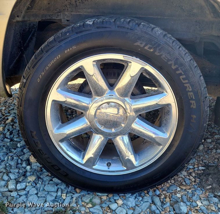 image for item LS9743 2000 Cadillac Escalade  SUV