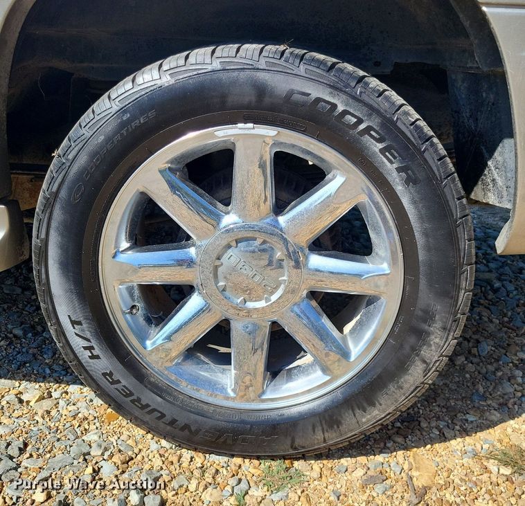 image for item LS9743 2000 Cadillac Escalade  SUV