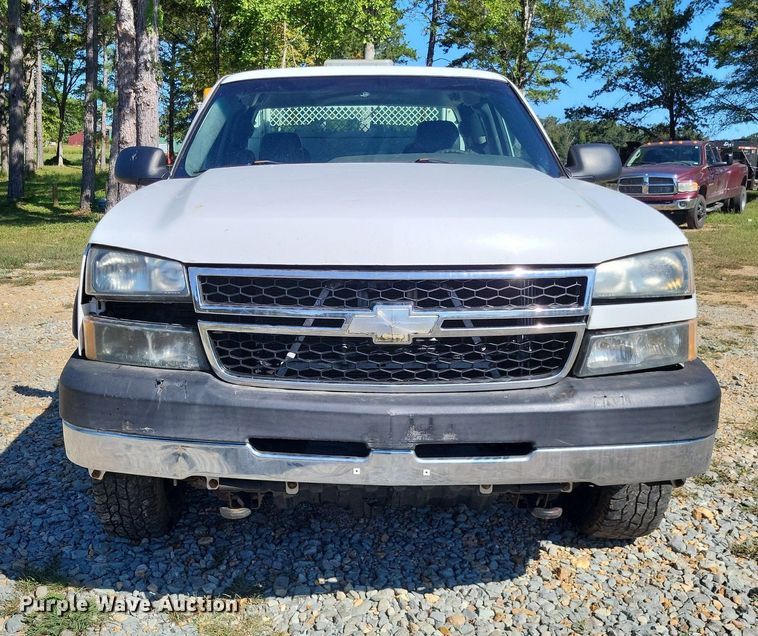 image for item LS9744 2007 Chevrolet 2500HD  Ext. Cab utility bed pickup truck