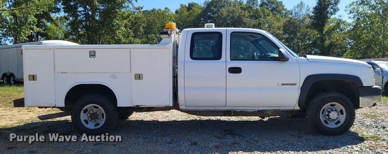 image for item LS9744 2007 Chevrolet 2500HD  Ext. Cab utility bed pickup truck