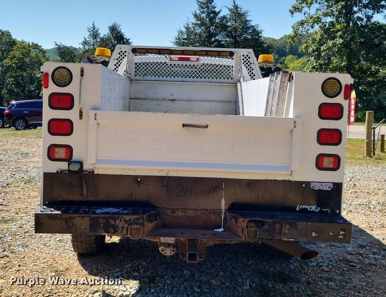 image for item LS9744 2007 Chevrolet 2500HD  Ext. Cab utility bed pickup truck